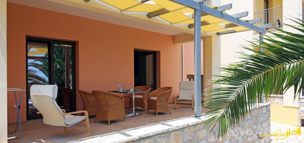 Aparthotel Oasis By The Sea Chiliadou  Esterno foto