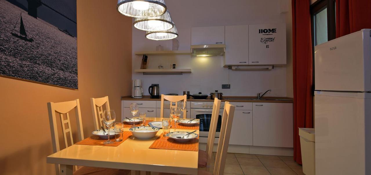 Aparthotel Oasis By The Sea Chiliadou  Esterno foto