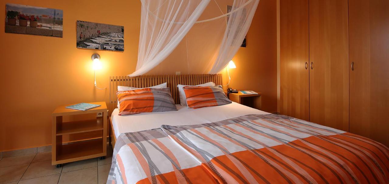 Aparthotel Oasis By The Sea Chiliadou  Esterno foto