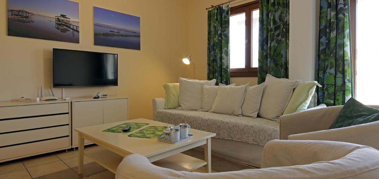 Aparthotel Oasis By The Sea Chiliadou  Esterno foto