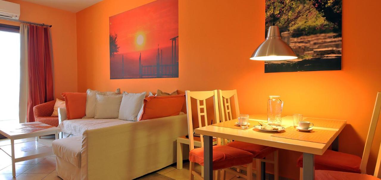 Aparthotel Oasis By The Sea Chiliadou  Esterno foto