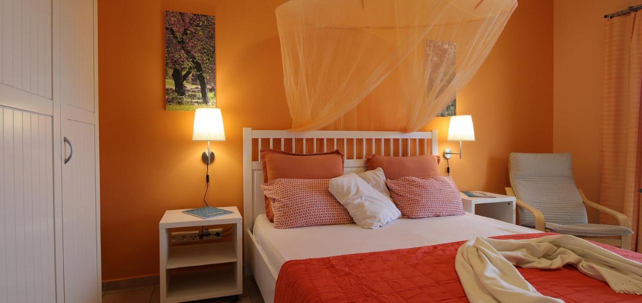 Aparthotel Oasis By The Sea Chiliadou  Esterno foto